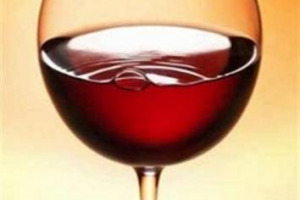 Alcol e salute, fra studi dai risultati contrastanti l&rsquo;unica costante sembra essere la moderazione: secondo uno studio di Harvard su dati anagrafici finlandesi, i bevitori moderati hanno un rischio minore di sviluppare il cancro alla prostata