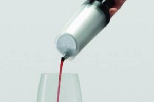 VINO FRESCO ALL&rsquo;ISTANTE? DAL CANADA ECCO &ldquo;RAVI&rdquo;, IL REFRIGERATORE ISTANTANEO CHE SI METTE SUL COLLO DELLA BOTTIGLIA ...