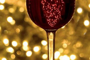 GLI ACQUISTI NATALIZI, CAUSA CRISI, SONO CALATI ANCHE IN ENOTECA NON TANTO IN QUALIT&Agrave; QUANTO IN VOLUME. A SPOPOLARE SONO SEMPRE LE BOLLICINE FRANCESI, MA LA CLIENTELA STRIZZA L&rsquo;OCCHIO AI GRANDI ROSSI ITALIANI E A QUALCHE BOTTIGLIA PI&Ugrave; RICERCATA