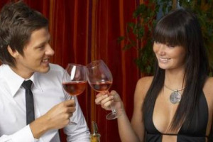 VINO & SEDUZIONE: DOPO LE ESPERIENZE IN TUTTO IL MONDO, ARRIVA ANCHE IN TANTE CITTA&rsquo; ITALIANE IL &ldquo;WINE DATING&rdquo;, GIOCO DI SENSI TRA VINO E SENSUALITA&rsquo;, GRAZIE ALL&rsquo;INIZIATIVA DI RICCARDO E CARLOTTA PASQUA
