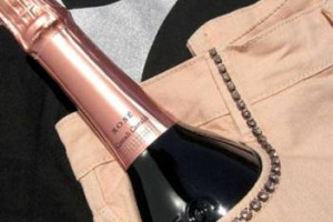 VINO IN ROSA: A SALSOMAGGIORE SBARCA LA “CANTINA DI MISS ITALIA” ... PER OSPITARE I BRINDISI DI REGINETTE & VIP