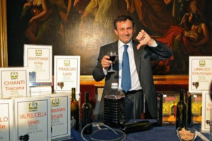 AFFAIRE &ldquo;WINE KIT&rdquo;: I PI&Ugrave; GRANDI SITI DI E-COMMERCE, DA AMAZON A EBAY, NEL MIRINO DELL&rsquo;EUROPA. UE DICHIARA &ldquo;GUERRA&rdquo; AI COLOSSI DEL COMMERCIO ELETTRONICO: VENDENDO VINI IN POLVERE &ldquo;FAI DA TE&rdquo;, VIOLANDO TUTTE LE NORME UE CONTRO IMITAZIONI E FALSI