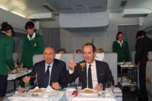 SU ALITALIA ARRIVA “BUONITALIA” ... SAPORI ITALIANI IN VOLO ECCELLENZE AGROALIMENTARI SU CLASSE MAGNIFICA E IN FRECCIA ALATA