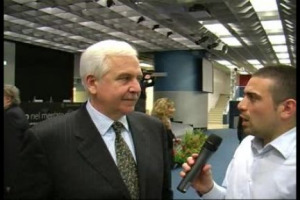 Dimunisce la produzione e il consumo, cresce l'ottimismo. Il comparto vino all'alba del terzo millennio &egrave; pi&ugrave; forte ed internazionale che mai