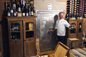 70.000 bottiglie, tra grandi formati e vecchie annate del top del vino mondiale, dall&rsquo;Italia alla Francia: alla scoperta di una delle cantine pi&ugrave; importanti del Belpaese, quella del Ciau del Tornavento, ristorante stellato di Langa