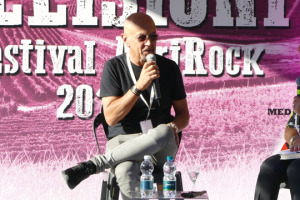 Storie di musica e di vino: Enrico Ruggeri, tra i cantautori pi&ugrave; amati della scena rock italiana, da raccontarne, a WineNews, ne avrebbe tante, ma a fare incontrare due mondi apparentemente distanti &egrave; un nome, quello di Piero Ciampi