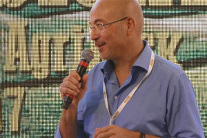 &ldquo;La grande attenzione dei media generalisti a cucina e vino &egrave; una medaglia a due facce, cresce la cultura ma si rischia di esagerare con la spettacolarizzazione&rdquo;. A WineNews da Collisioni il giornalista del &ldquo;Corriere della Sera Aldo&rdquo; Cazzullo