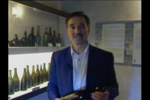 La storia del vino &egrave; accompagnata, almeno nella sua accezione &lsquo;moderna&rsquo;, da quella del vetro e delle bottiglie. Che compie dei percorsi e racconta imprese altrettanto affascinanti