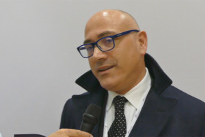 Bacco &egrave; uomo ma anche la donna vuole la sua parte, ed &egrave; sempre pi&ugrave; protagonista del consumo enologico, come spiega Gabriele Micozzi, Universit&agrave; Luiss. Dall&rsquo;esperta del vino a semplice consumatrice cresce il pubblico femminile