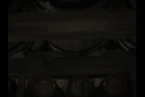 L'apertura dei caratelli del Vin Santo di Avignonesi a Montepulciano, uno dei miti pi&ugrave; ricercati dell'enologia mondiale