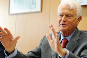 &ldquo;Sono Don Ciotti-dipendente. Quest&rsquo;uomo &egrave; straordinario e le cose che ha fatto in questi anni con Libera sono straordinarie. La mafia non si combatte soltanto con la repressione&rdquo;. Cos&igrave;, a WineNews, il magistrato Gian Carlo Caselli