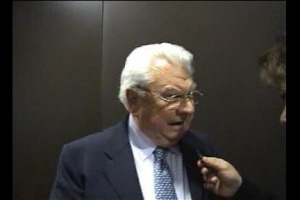 Giacomo Tachis, protagonista della rinascita enoica italiana, padre di vini mito come Tignanello e Sassicaia, si scaglia contro la legge che autorizza l'uso dei trucioli