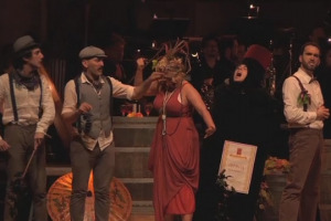 La storia delle barbatelle ed il loro &ldquo;umore&rdquo; diventa opera di teatro: ha debuttato &ldquo;Barbatelle&rdquo; o &ldquo;Una di vino commedia&rdquo;, firmata dal produttore di Brunello di Montalcino Giancarlo Cignozzi, e dal Maestro Luis Bacalov e dal regista Carlos Branca