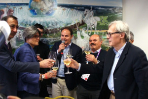 Cibo e arte sono il vero &ldquo;unicum&rdquo; dell&rsquo;Italia: &ldquo;&egrave; quello che credo da sempre e che Oscar Farinetti ha capito&rdquo;. Cos&igrave; a WineNews Vittorio Sgarbi, che ha portato ed esposto a Expo per Eataly 350 opere d&rsquo;arte italiana. Farinetti: &ldquo;un dono agli italiani&rdquo;