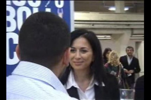 100% bollicine. Una guida singolare, realizzata dall&rsquo;Associazione Italiana Sommelier e da Cinzano che capovolge l&rsquo;idea dell&rsquo;abbinamento. Da quello cibo-vino al vino-cibo...