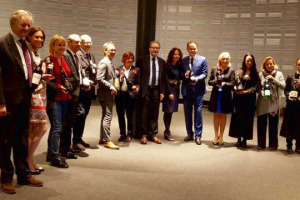 La bellezza e la suggestione dei territori del vino italiano con le sue distese di vigneti, le cantine storiche e quelle moderne nel cuore di Milano: ecco &ldquo;La Vendemmia di Altagamma&rdquo;, video-documentario nello Spazio Panorama in piazza Gae Aulenti