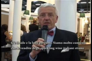 Lo Champagne, re delle bollicine nel mondo, teme l&rsquo;avanzata degli spumanti italiani, diversi per tipologia e valore, ma che sembrano rubare qualche flute al grande vino francese? Rispondono i diretti interessati: Bollinger, Ayala e Pol Roger