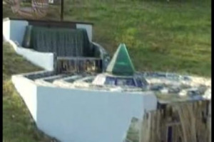 Emanuele Luzzati, Fabio Cavanna, Dedo Roggero-Fossati, Ronaldo Carbone, B. Balthasar, Marcello Mannuzza, Peppino Campanella e altri. E ora anche la firma di Ugo Nespolo: ecco i 10 anni di &ldquo;La Court&rdquo; parco artistico tra i vigneti di Barbera di Chiarlo