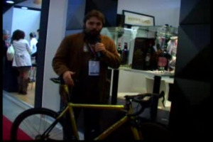 Una &egrave; la bicicletta Colnago, che ha vinto in 57 anni di storia 45 Campionati del mondo e pi&ugrave; di 2.000 gare internazionali, l&rsquo;altro &egrave; il Brunello di Montalcino di Ciacci Piccolomini d&rsquo;Aragona, un campione del made in Italy