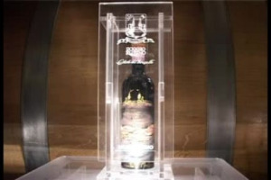 Quando l&rsquo;arte veste Bacco, per raccontare con la bottiglia il valore del vino che c&rsquo;&egrave; dentro e del territorio da cui prende vita. L&rsquo;idea &egrave; di Poggio Rubino, giovane cantina del Brunello di Montalcino