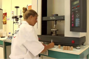 Il panorama delle chiusure nel mondo del vino e la sua evoluzione negli ultimi 10 anni, un tappo completamente naturale in microagglomerato (Origine by Diam) ed il parere sulle chiusure tecniche di uno dei massimi esperti di vino al mondo Il panorama delle chiusure nel mondo del vino e la sua evoluzione negli ultimi 10 anni, un tappo completamente naturale in microagglomerato (Origine by Diam) ed il parere sulle chiusure tecniche di uno dei massimi esperti di vino al mondo