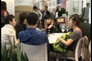 Un mercato in crescita, che al vino italiano &egrave; valso un giro d&rsquo;affari da 20 milioni di dollari: ecco Hong Kong, dove dal 3 al 5 novembre sar&agrave; di scena l&rsquo;Hong Kong International Wine & Spirits Fair. A WineNews, la Master of Wine Debra Meiburg