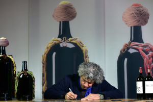 &ldquo;L&rsquo;Essenza&rdquo; del vino, che &egrave; quella della vita, della natura, dell&rsquo;uomo: ecco &ldquo;Ornellaia Vendemmia d&rsquo;Artista&rdquo; 2014, firmata dall&rsquo;artista brasiliano Ernesto Neto. Un progetto che, all&rsquo;edizione n. 9, ha donato ai musei del mondo oltre 1 milione di euro