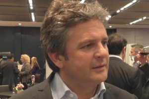 Dall&rsquo;azienda di famiglia nella Rioja Orientale, dove &egrave; nato e cresciuto, agli studi in enologia all&rsquo;Universit&agrave; di Bordeaux, dove ha conosciuto la realt&agrave; di Ch&acirc;teau P&eacute;trus, dall&rsquo;avventura a Bierzo alla sfida del Priorat