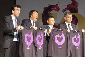 Meno burocrazia, pi&ugrave; coraggio degli imprenditori, e la sfida del digitale da vincere insieme per crescere ancora: a Vinitaly la ricetta per il futuro del Premier Renzi, del fondatore di Alibaba Jack Ma, e del Ministro Maurizio Martina