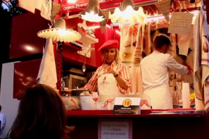 Street food sempre pi&ugrave; di tendenza nel segno della qualit&agrave; a costi accessibili: un fenomeno in festa, celebrato da &ldquo;Artisti dello Street Food&rdquo;, evento ideato dallo chef tristellato Michelin del Da Vittorio di Brusaporto, Enrico Cerea
