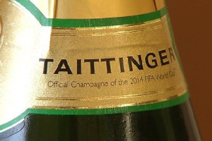 Tra poche settimane, l&rsquo;attenzione del mondo si sposter&agrave; sul Brasile, per i mondiali di calcio, dove si brinder&agrave; alle vittorie con lo Champagne di Taittinger, bollicina ufficiale scelta dalla Fifa, che WineNews ha assaggiato in anteprima