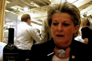 Un sole rosso in campo bianco: &egrave; la bandiera del Giappone. E poi un grande rosso di un&rsquo;azienda &lsquo;&lsquo;bianchista&rsquo;&rsquo; per dare un contributo al Paese colpito dallo tsunami. L&rsquo;idea di Venica & Venica, uno dei nomi pi&ugrave; importanti del Friuli Venezia Giulia