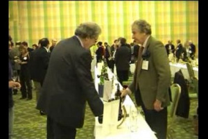 Qual &egrave; la magica alchimia che contribuisce a rendere mitico un territorio, una denominazione e, in definitiva, un tipo di vino? Alcune riflessioni sul caso simbolo di Bordeaux