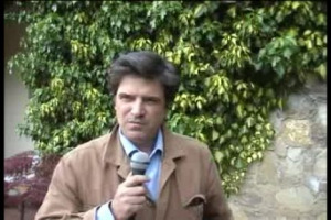 Dal vino buono da bere al vino buono (anche) da pensare. Giaocmo Mojoli (Slow Food) allarga il campo di indagine e i parametri di giudizio sulla produzione enologica. Guardando ben oltre il bicchiere...