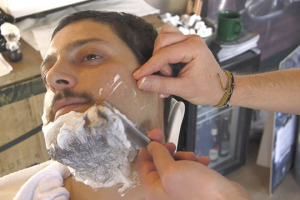 Vinitaly? Che barba... Ma non in senso lato, in senso letterale, perch&eacute; tra una degustazione ed un convegno, non c&rsquo;&egrave; niente di meglio che prendersi una breve pausa di piacere... Dal barbiere!