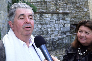 Fare il vino &egrave; come fare musica: &ldquo;il terroir &egrave; lo spartito, la vigna &egrave; lo strumento, e l&rsquo;uomo &egrave; il direttore d&rsquo;orchestra&rdquo;: cos&igrave; a WineNews Lydia e Claude Bourguignon, fondatori del Laboratoire Analyses Microbiologiques Sols