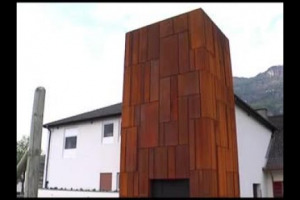 La Cantine di Terlano sfida il luogo comune dei vini bianchi da bere sempre giovani. In questo piccolo villaggio altoatesino troviamo bottiglie capaci non solo di resistere al tempo, ma anche di migliorare ...
