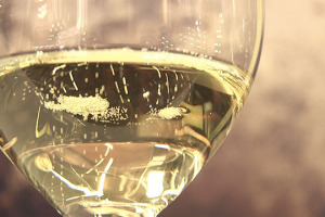Davvero Prosecco italiano e Cava spagnolo stanno &ldquo;rubando&rdquo; mercato allo Champagne francese? A WineNews le opinioni dei produttori delle bollicine portabandiera dei tre pi&ugrave; importanti Paesi produttori del mondo