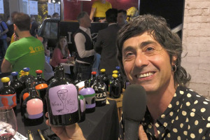 &ldquo;The art of Lambrusco&rdquo;, perch&egrave; l&rsquo;essenza di questo vino &egrave; colore e festa, da esprimere dipingendo le bottiglie senza etichetta, creandone una del tutto personale. Ecco &ldquo;To you paint&rdquo;, ultima idea della cantina emiliana Ceci