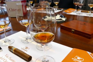 Dalle colline del Chianti a Cuba, la &ldquo;strana coppia&rdquo; Vin Santo e sigaro protagonista del Festival Internazionale Habanos, nella pi&ugrave; celebre delle isole dei Caraibi da oggi a La Havana, nei 50 anni del mitico &ldquo;Cohiba&rdquo;