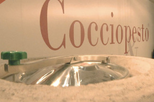 Dopo cemento, botte, terracotta, pietra e acciaio, ora arriva il &ldquo;cocciopesto&rdquo;, il nuovo materiale totalmente naturale per conservare il vino prodotto da Drunk Turtle, azienda di vasi vinari