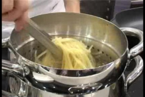 La golosa alleanza tra cibo e vino si rinsalda ad Hong Kong con Vinitaly in The World, che nella &lsquo;&lsquo;International wine & spirits fair&rsquo;&rsquo; della pi&ugrave; importante porta d&rsquo;Oriente per il wine & food ha portato pregiate etichette e cucina di qualit&agrave; italiane