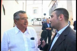 Investite in vino, male che vada potrete sempre berlo... La celebre frase di Gianni Agnelli commentata e interpretata da Carlo De Benedetti Investite in vino, male che vada potrete sempre berlo... La celebre frase di Gianni Agnelli commentata e interpretata da Carlo De Benedetti