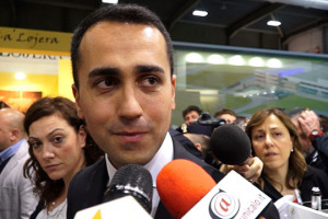 &ldquo;I produttori di vino sono i veri ambasciatori dell&rsquo;Italia nel mondo, e meritano grande attenzione anche da parte della politica. E poi il vino serve anche a distendere gli animi e dialogare&rdquo;. Cos&igrave;, da Vinitaly, il leader 5 Stelle, Luigi di Maio