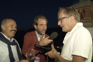 La cessione di una delle griffe del Barolo, Vietti, agli americani, ha fatto molto rumore. C&rsquo;&egrave; chi la vede come la fine di un&rsquo;epoca e chi, come Oscar Farinetti, proprietario in Langa di realt&agrave; come Fontanafredda e Borgogno, ne d&agrave; una lettura positiva