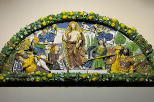 Vino e mecenatismo, nei secoli, nella lunga storia della famiglia Antinori: dalla rinascimentale &ldquo;Lunetta&rdquo; di Giovanni della Robbia, da Firenze a Brooklyn e ritorno, alle committenze di Antinori Art Project nella cantina Antinori nel Chianti Classico