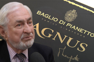 Sempre un passo avanti, sempre contro corrente: nell&rsquo;era dei millesimati e dei vitigni, il conte Paolo Marzotto, da Baglio di Pianetto, lancia Agnus. Semplicemente, &ldquo;vino rosso. L&rsquo;uvaggio &egrave; &ldquo;segreto&rdquo;. Sulla qualit&agrave; garantisco io&rdquo;