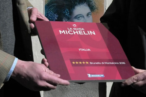 Due grandi brand dell&rsquo;enogastronomia mondiale si alleano: la Guida Michelin firma la piastrella che celebra le &ldquo;5 stelle&rdquo; della vendemmia 2016 del Brunello di Montalcino. Marco Do (Michelin Italia): &ldquo;uniti nel segno della passione per l&rsquo;eccellenza&rdquo;