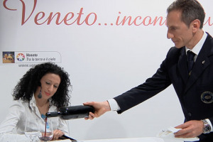 Il mondo contro la contraffazione va in scena a Vinitaly grazie ad uno spettacolo prodotto dalla Regione Veneto. &ldquo;La mole di denaro che viene sottratta al vero made in Italy meritava la scrittura di un testo teatrale&rdquo;