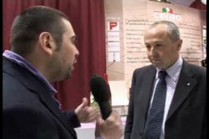 A tutto packaging: con la concorrenza sempre pi&ugrave; serrata anche il vino italiano non pu&ograve; trascurare nessun aspetto, nemmeno quello della forma. E neanche se si &egrave; cantine di dimensioni importanti ...